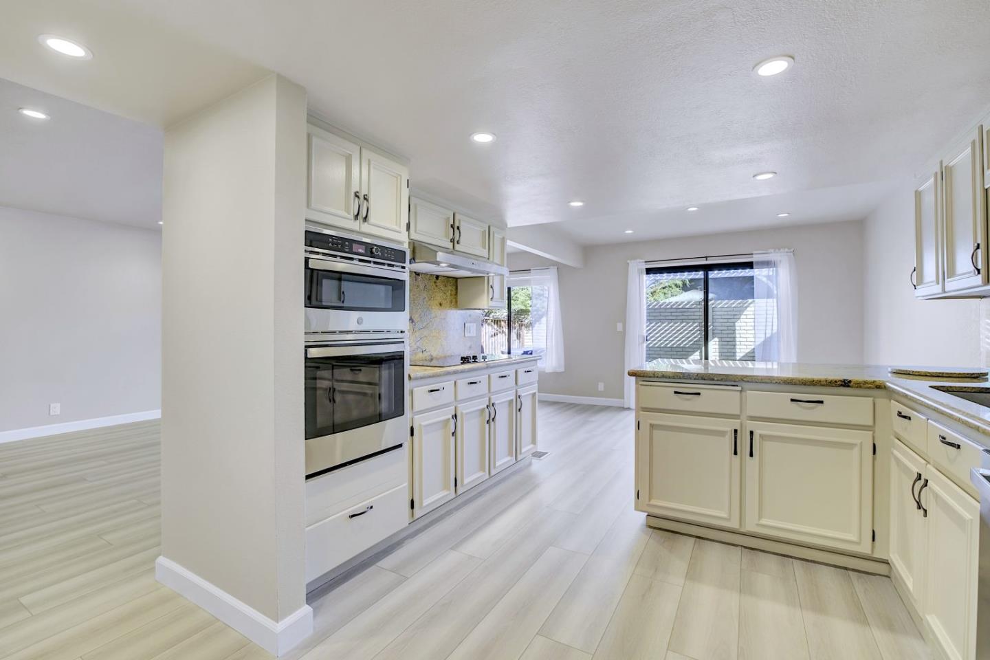 Detail Gallery Image 3 of 17 For 2980 Benjamin Grn, Fremont,  CA 94538 - 3 Beds | 2/1 Baths