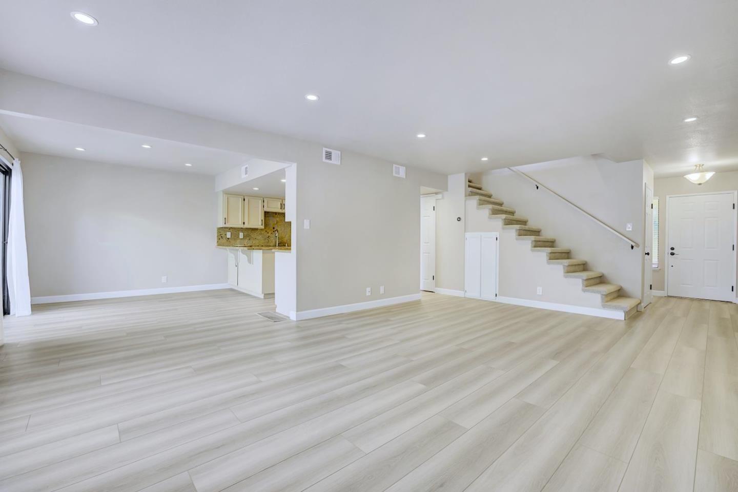 Detail Gallery Image 6 of 17 For 2980 Benjamin Grn, Fremont,  CA 94538 - 3 Beds | 2/1 Baths