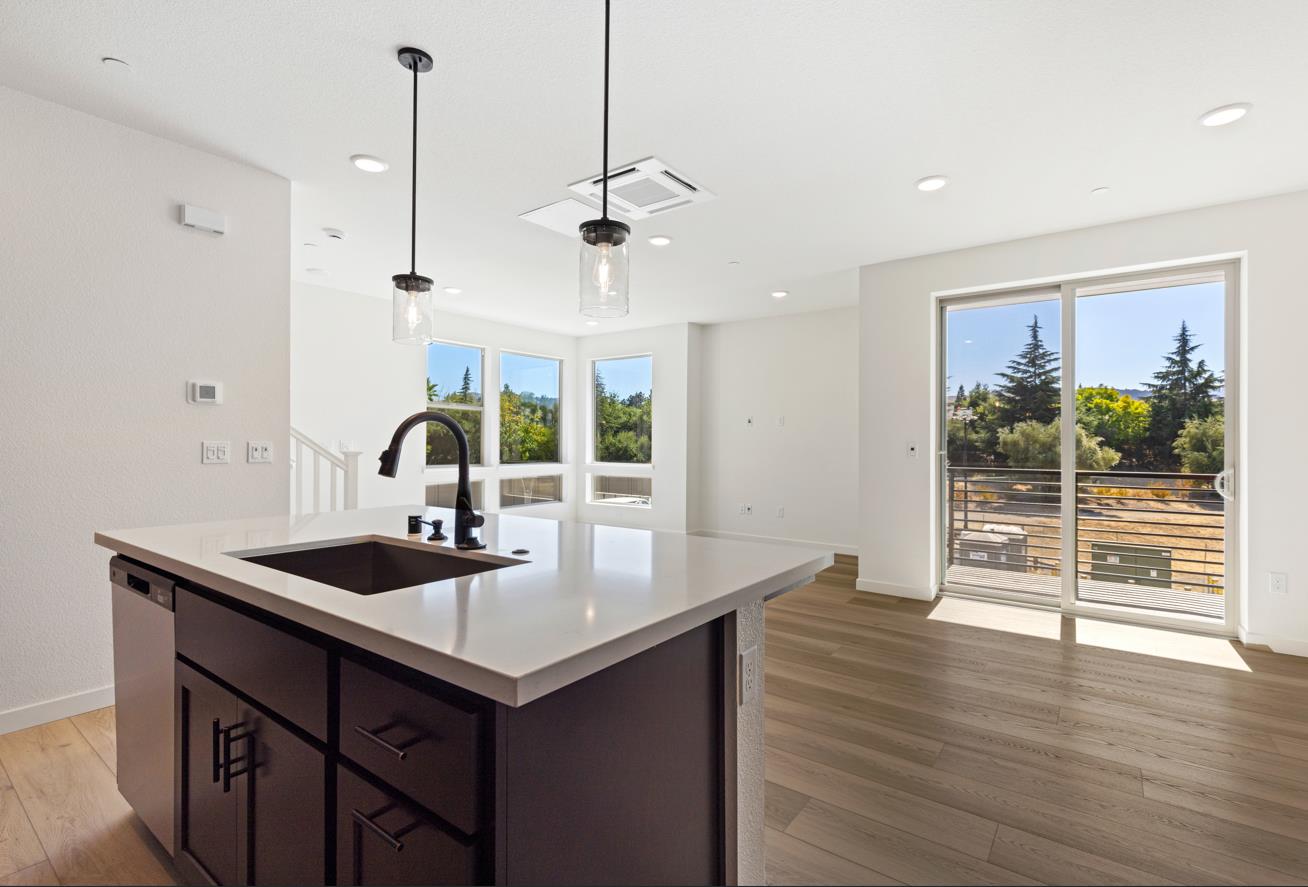 Detail Gallery Image 3 of 15 For 5972 Virtual Ct, San Jose,  CA 95119 - 2 Beds | 2/1 Baths