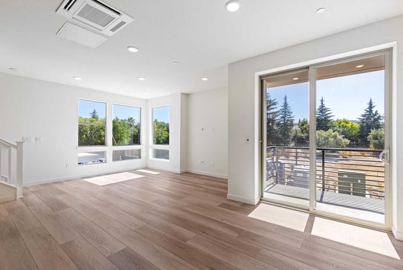 Detail Gallery Image 4 of 15 For 5972 Virtual Ct, San Jose,  CA 95119 - 2 Beds | 2/1 Baths