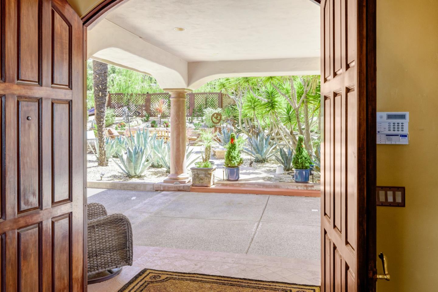 Detail Gallery Image 7 of 26 For 25548 Paseo De Cumbre, Monterey,  CA 93940 - 4 Beds | 4/1 Baths