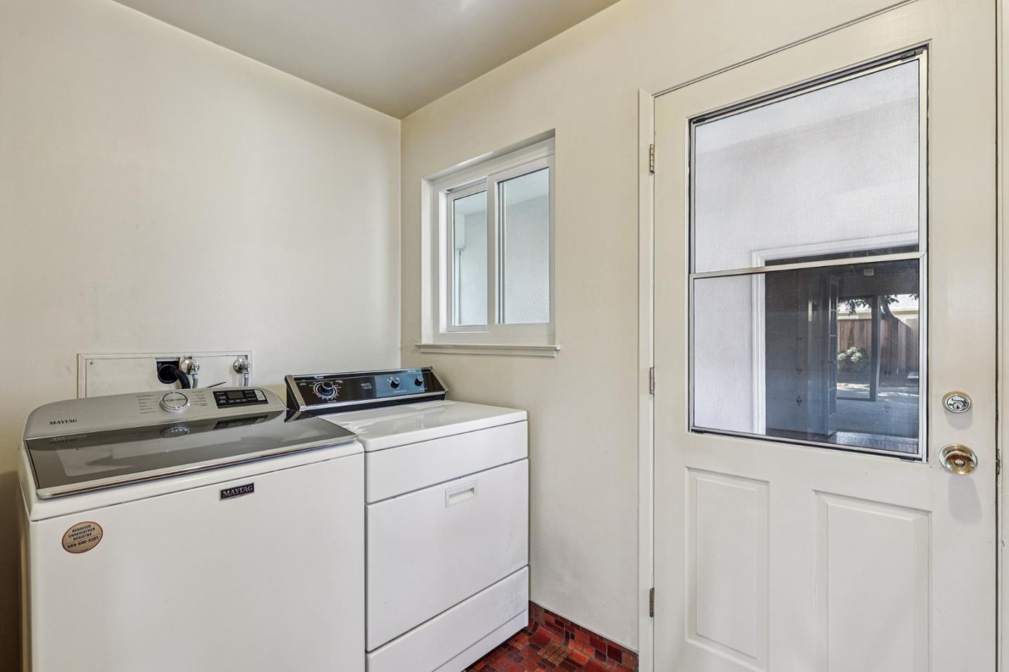 Detail Gallery Image 19 of 66 For 1984 Kobara Ln, San Jose,  CA 95124 - 4 Beds | 2/1 Baths