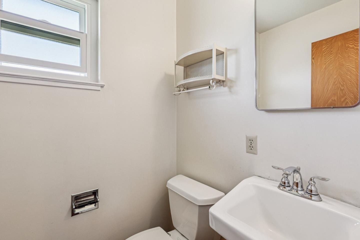 Detail Gallery Image 20 of 66 For 1984 Kobara Ln, San Jose,  CA 95124 - 4 Beds | 2/1 Baths