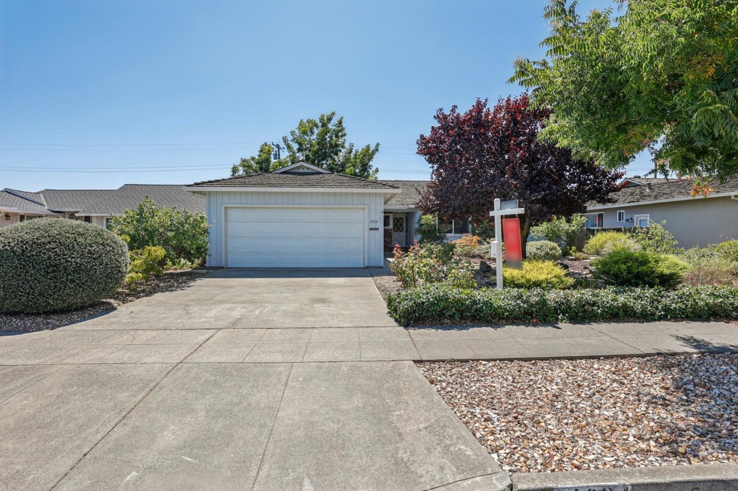 Detail Gallery Image 3 of 66 For 1984 Kobara Ln, San Jose,  CA 95124 - 4 Beds | 2/1 Baths
