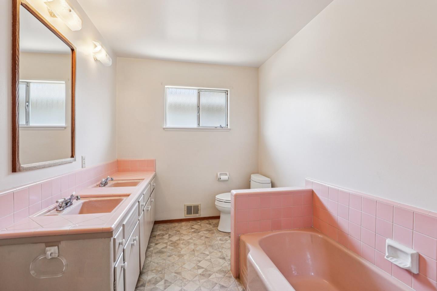 Detail Gallery Image 36 of 66 For 1984 Kobara Ln, San Jose,  CA 95124 - 4 Beds | 2/1 Baths