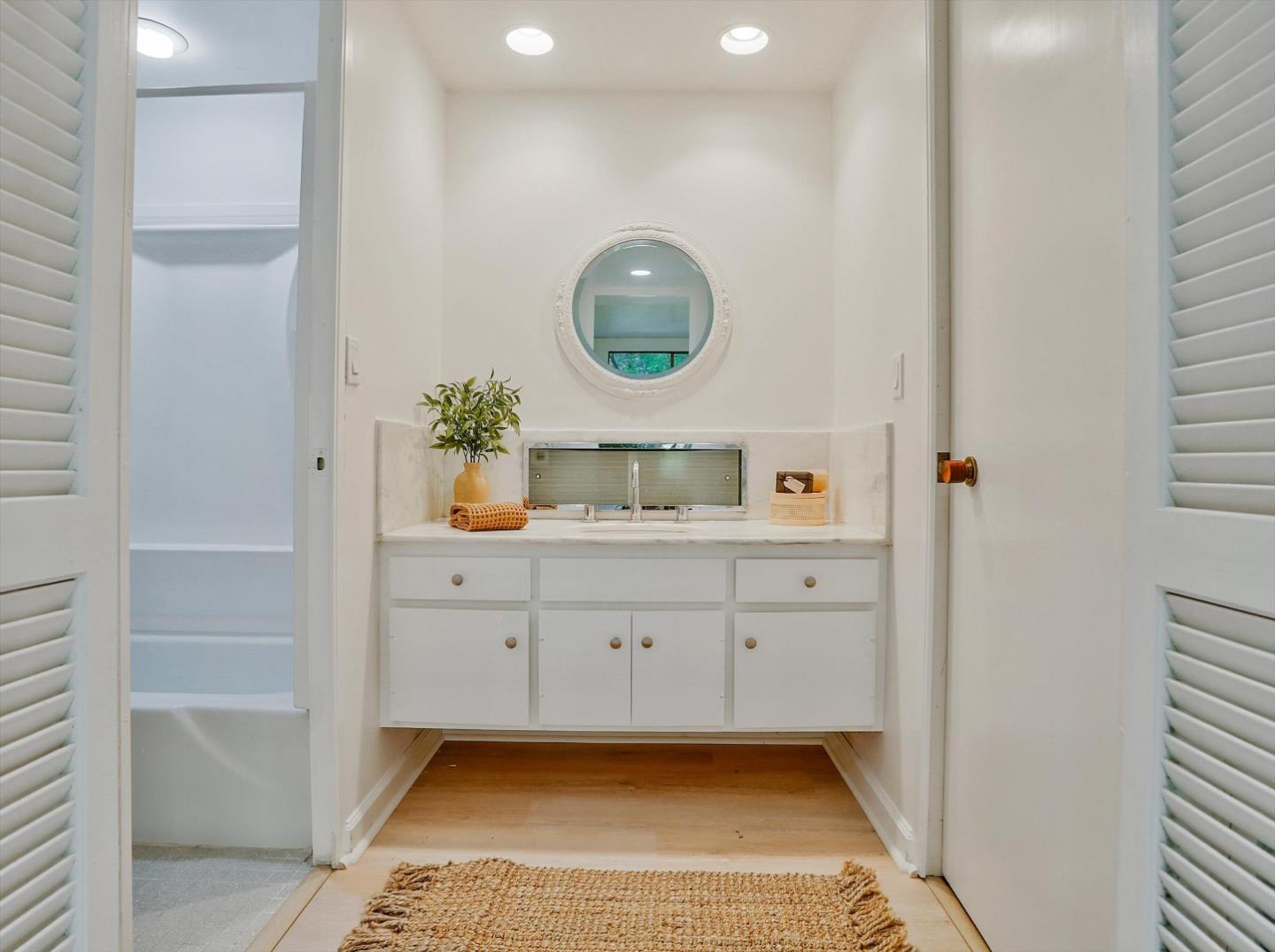 Detail Gallery Image 10 of 28 For 4100 Folsom Blvd 2b,  Sacramento,  CA 95819 - 3 Beds | 2 Baths