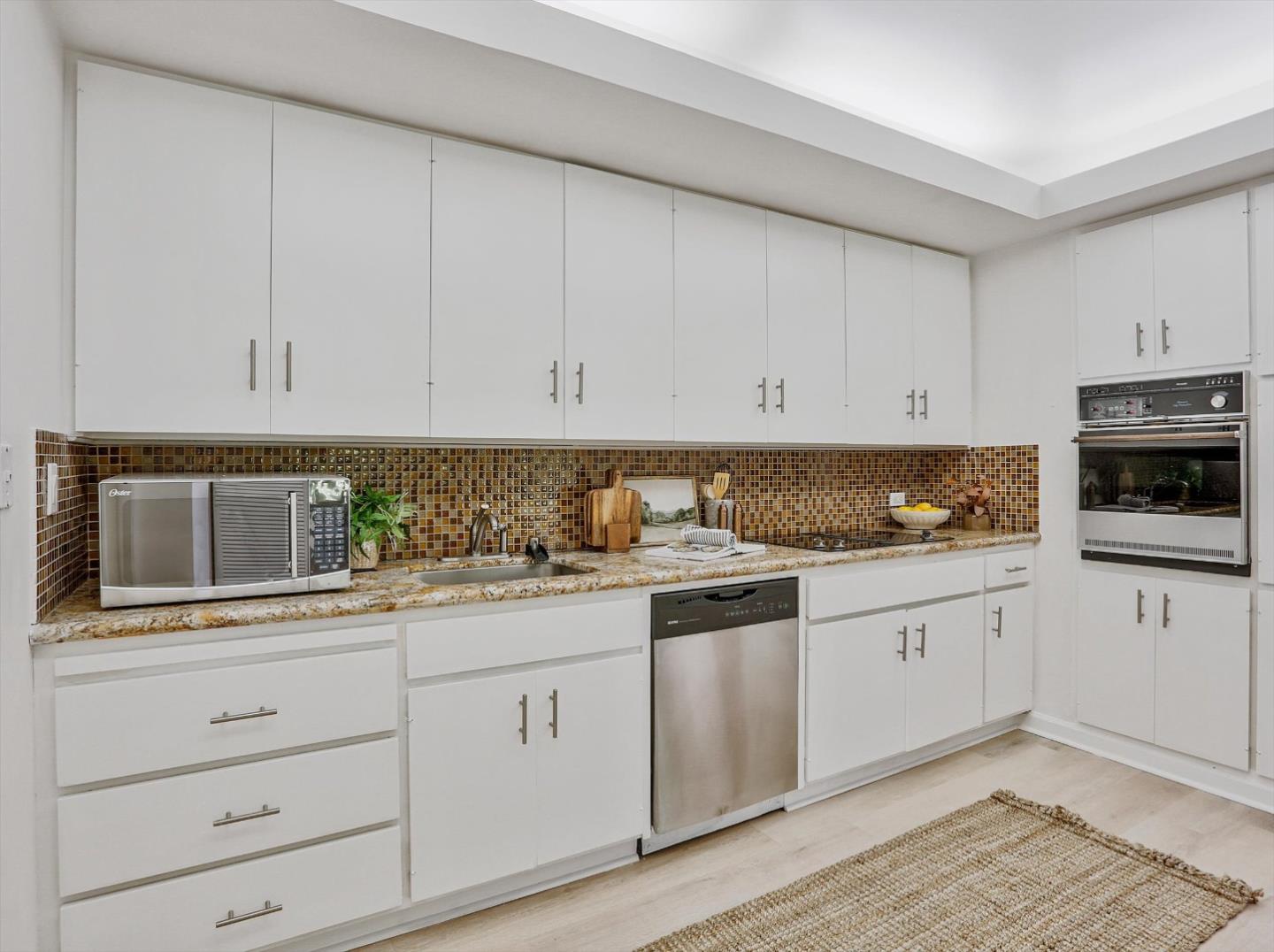 Detail Gallery Image 4 of 28 For 4100 Folsom Blvd 2b,  Sacramento,  CA 95819 - 3 Beds | 2 Baths