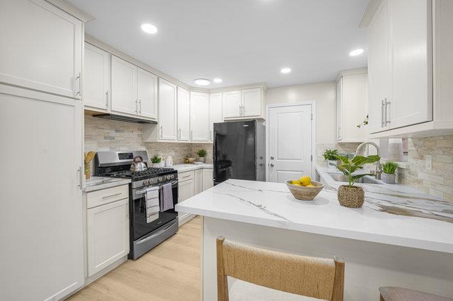 Detail Gallery Image 8 of 36 For 362 N Murphy Ave, Sunnyvale,  CA 94085 - 3 Beds | 2/1 Baths