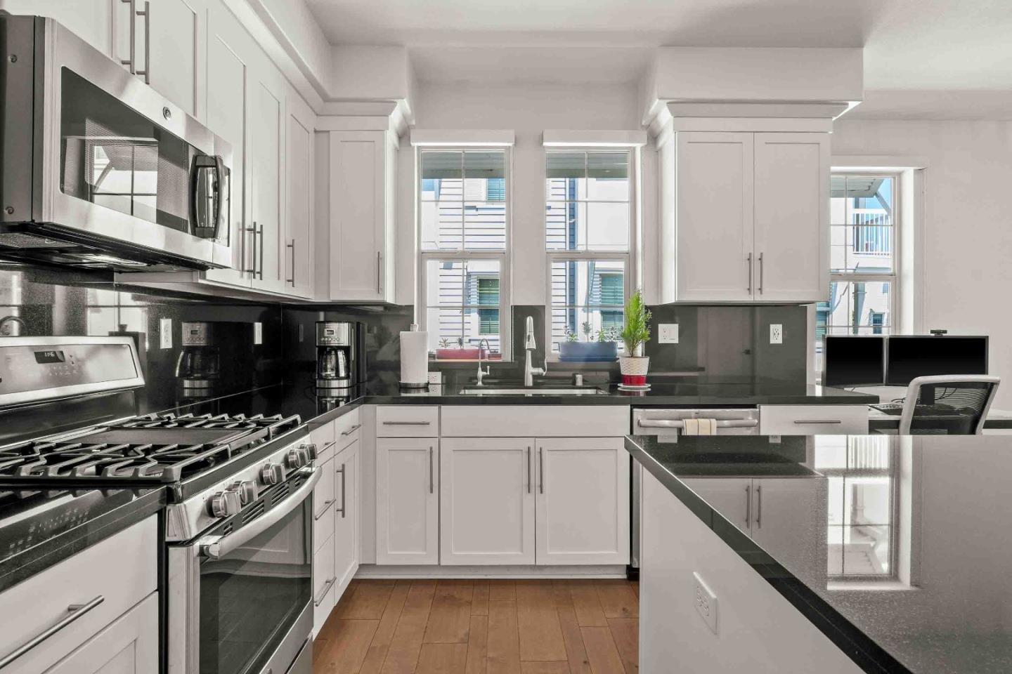 Detail Gallery Image 4 of 38 For 8629 Seawind Way, Newark,  CA 94560 - 2 Beds | 2/1 Baths