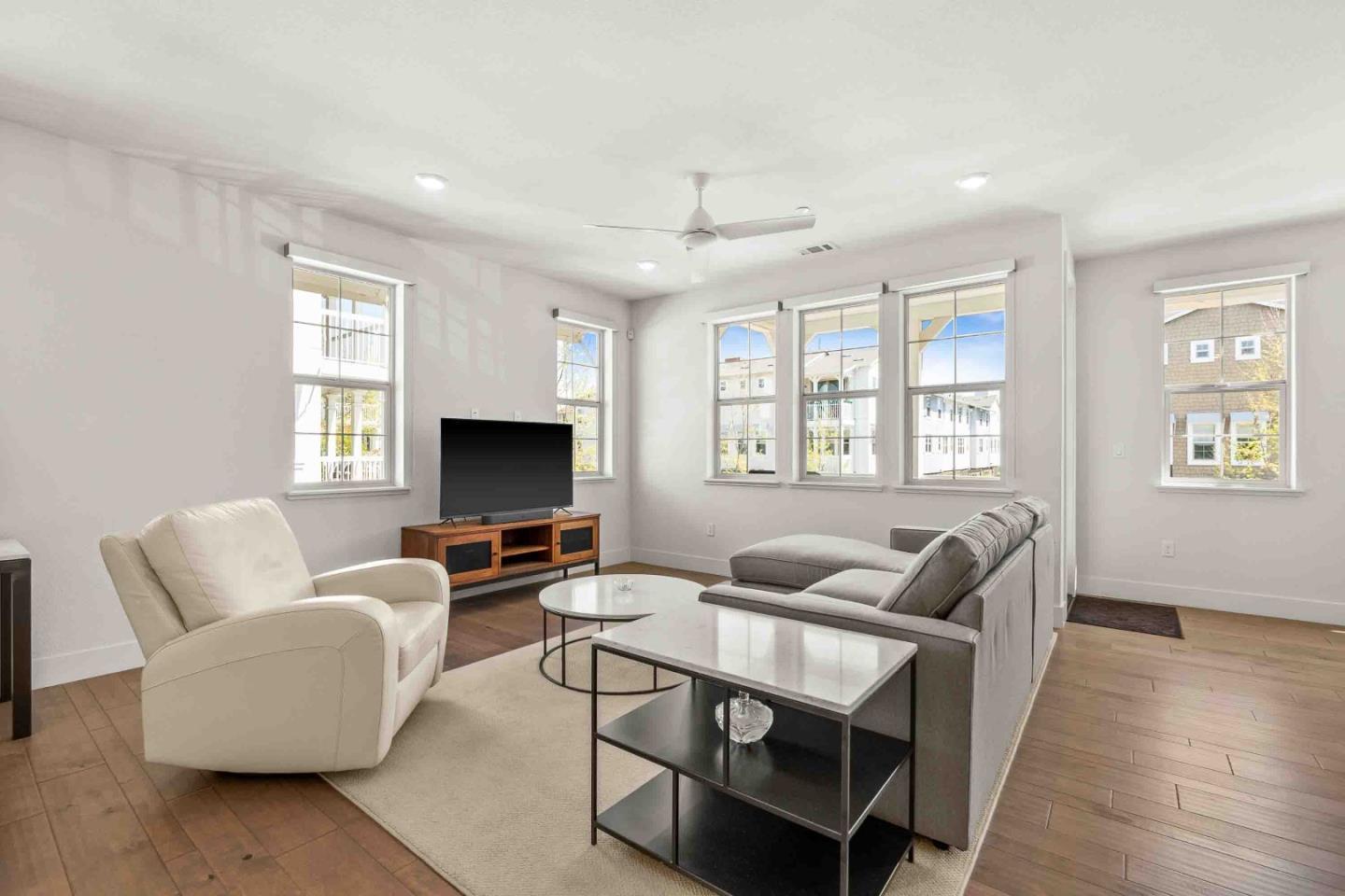 Detail Gallery Image 7 of 38 For 8629 Seawind Way, Newark,  CA 94560 - 2 Beds | 2/1 Baths