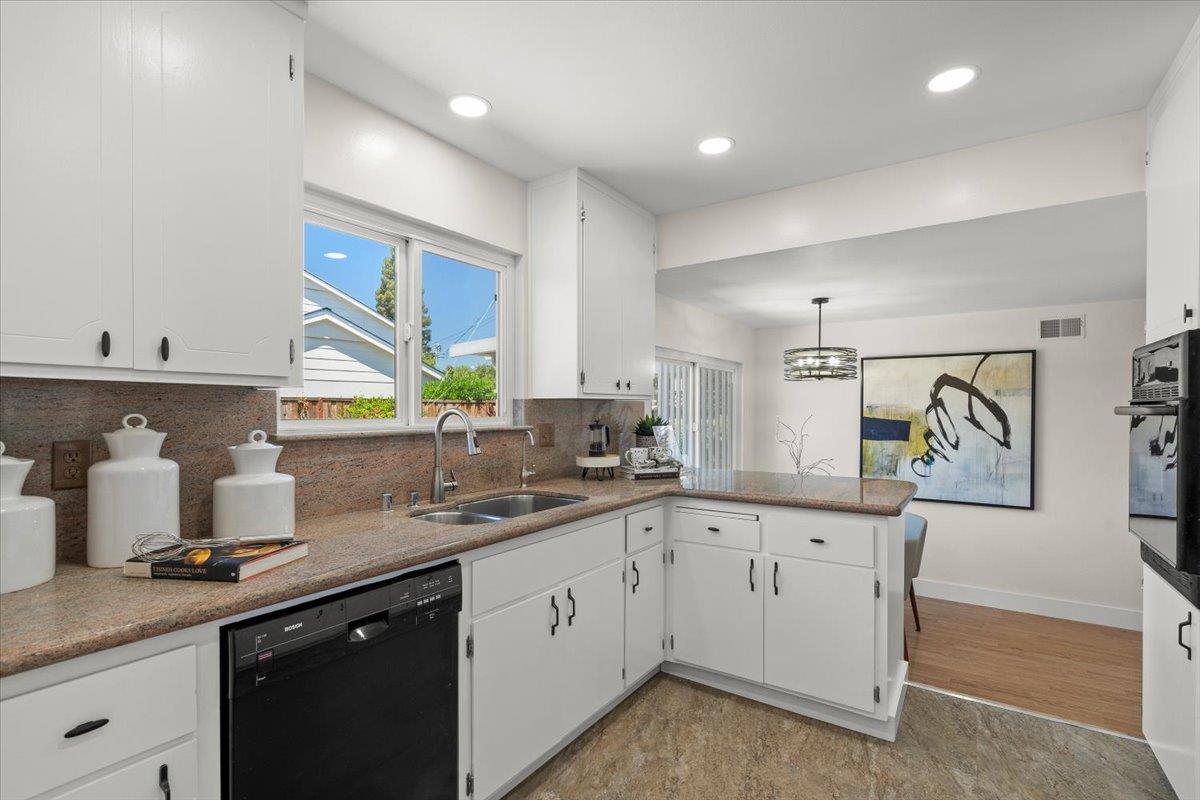 Detail Gallery Image 11 of 22 For 1585 Inverness Cir, San Jose,  CA 95124 - 4 Beds | 2/1 Baths