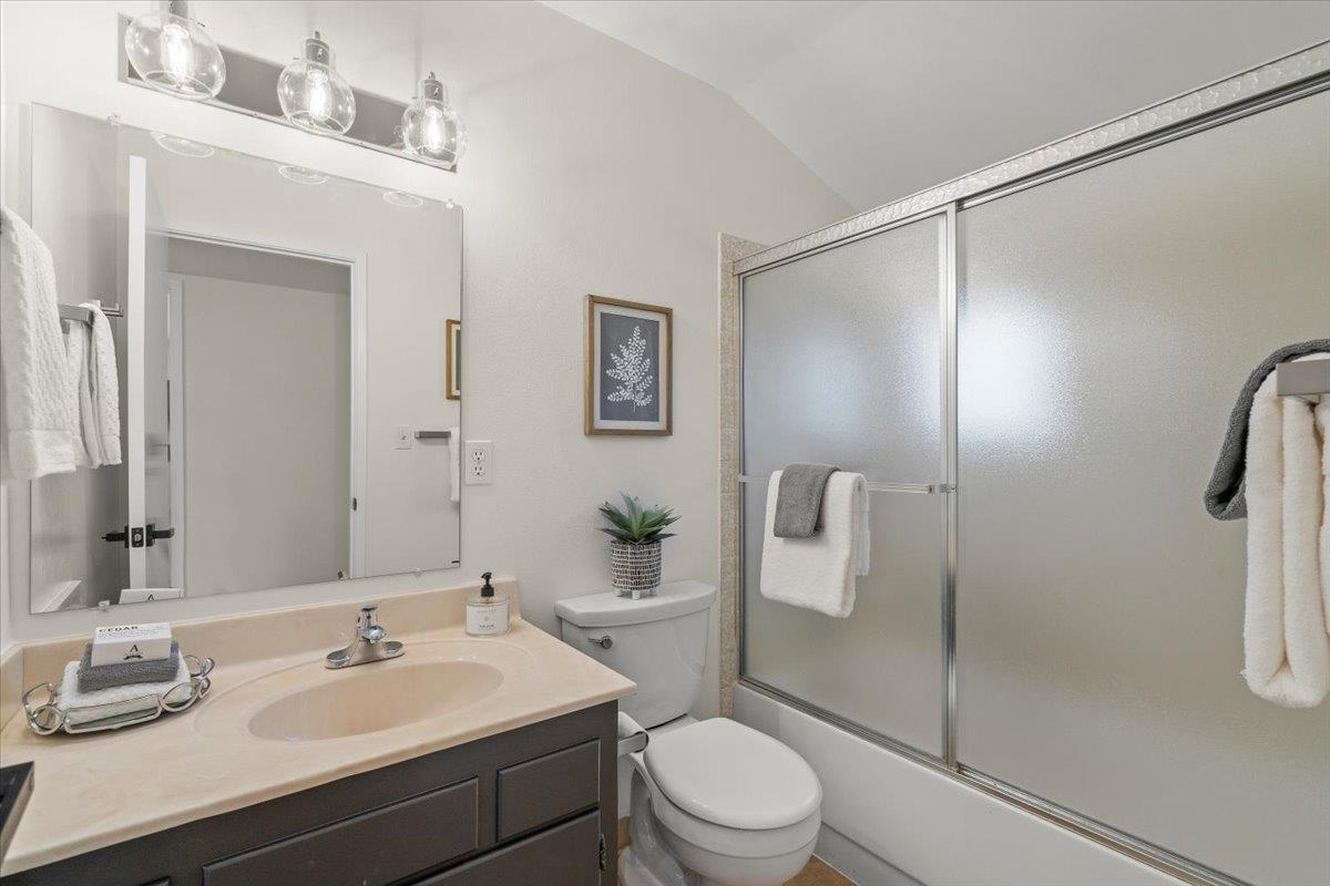 Detail Gallery Image 13 of 22 For 1585 Inverness Cir, San Jose,  CA 95124 - 4 Beds | 2/1 Baths