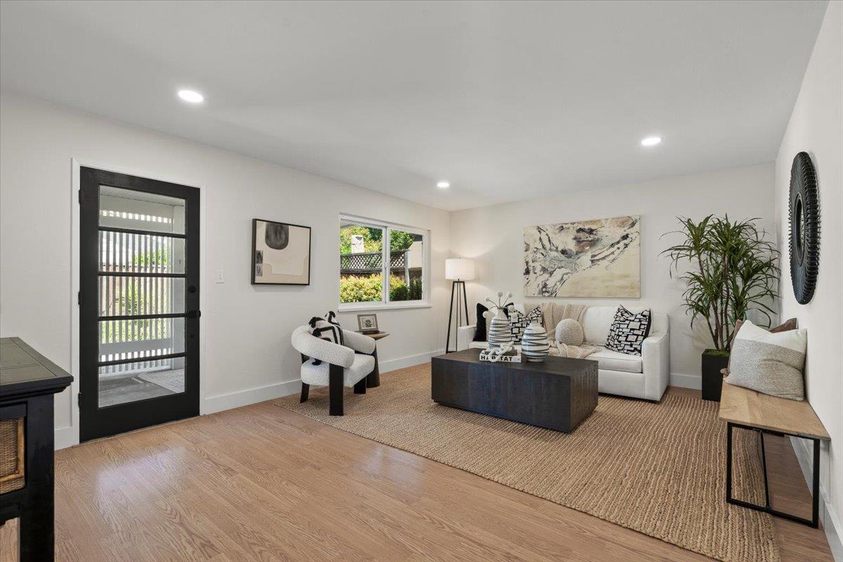 Detail Gallery Image 9 of 22 For 1585 Inverness Cir, San Jose,  CA 95124 - 4 Beds | 2/1 Baths