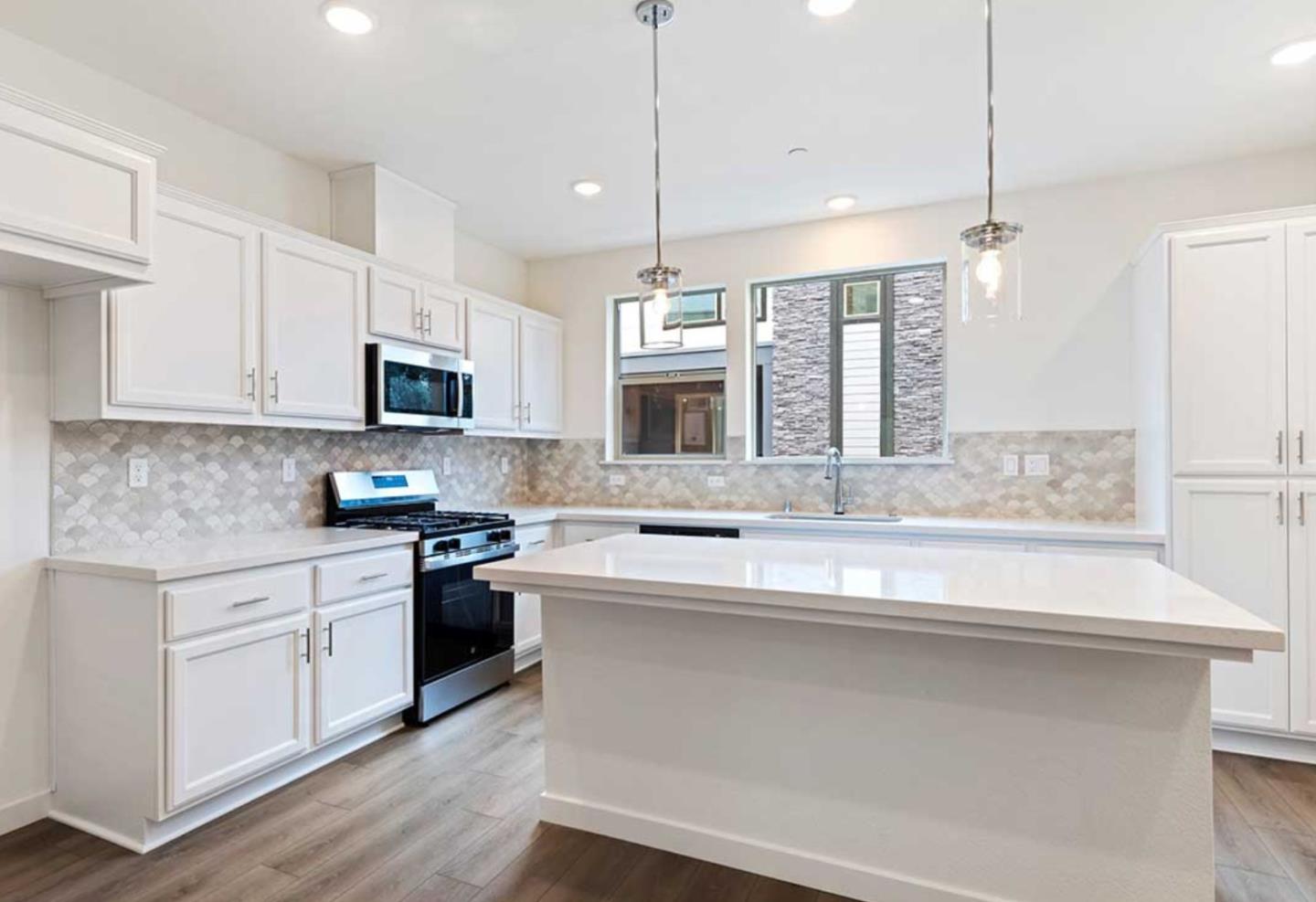 Detail Gallery Image 11 of 27 For 6694 Optimum Loop, San Jose,  CA 95119 - 3 Beds | 3/1 Baths