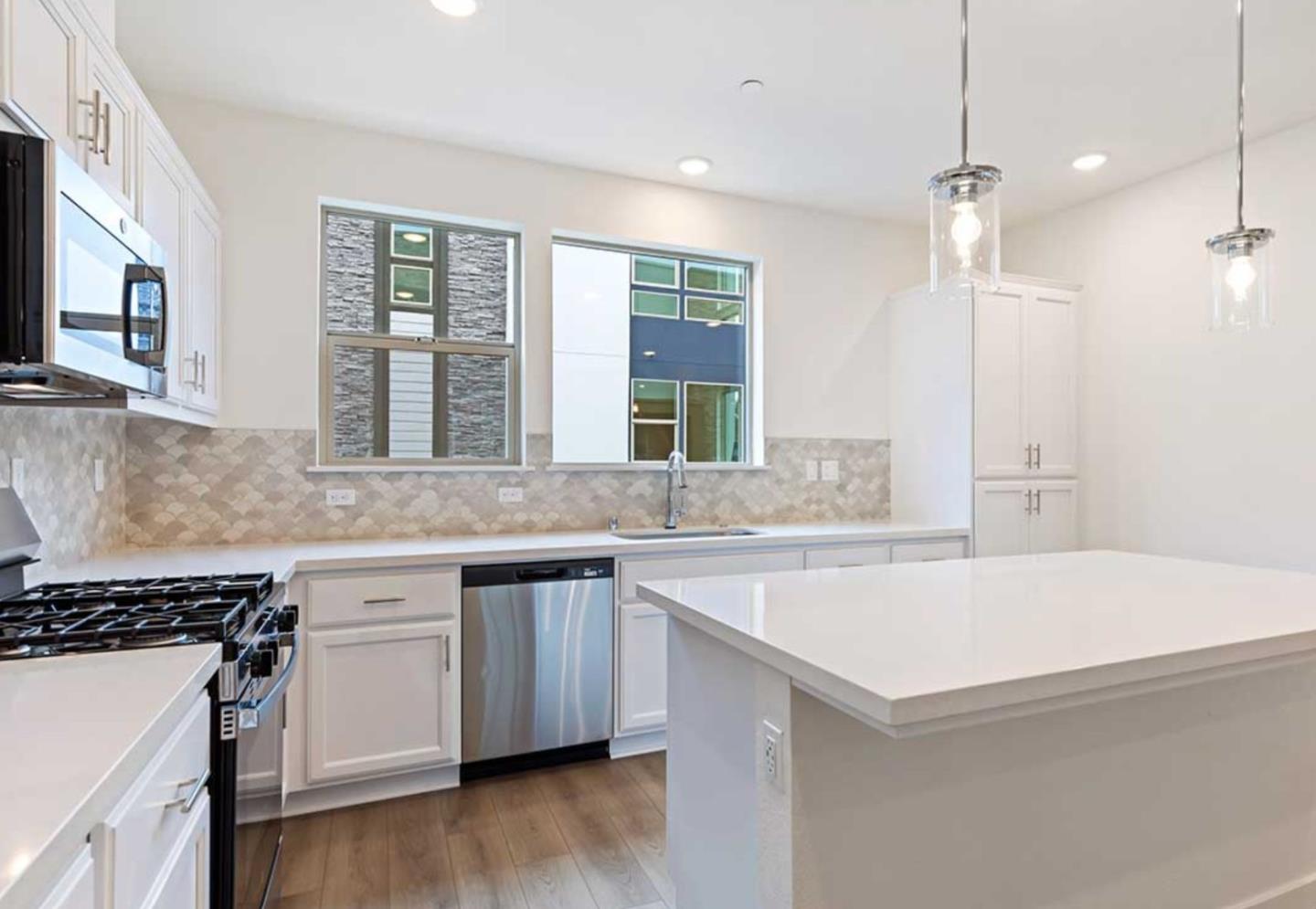 Detail Gallery Image 12 of 27 For 6694 Optimum Loop, San Jose,  CA 95119 - 3 Beds | 3/1 Baths