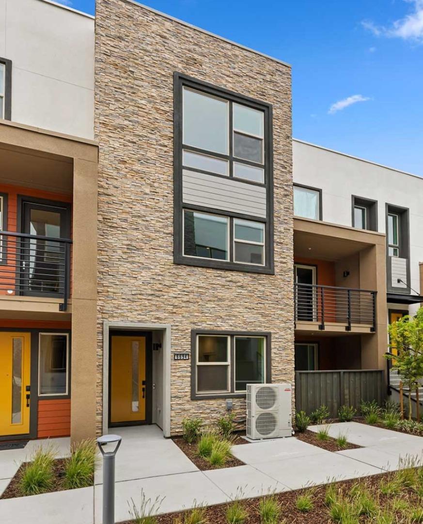 Detail Gallery Image 2 of 27 For 6694 Optimum Loop, San Jose,  CA 95119 - 3 Beds | 3/1 Baths