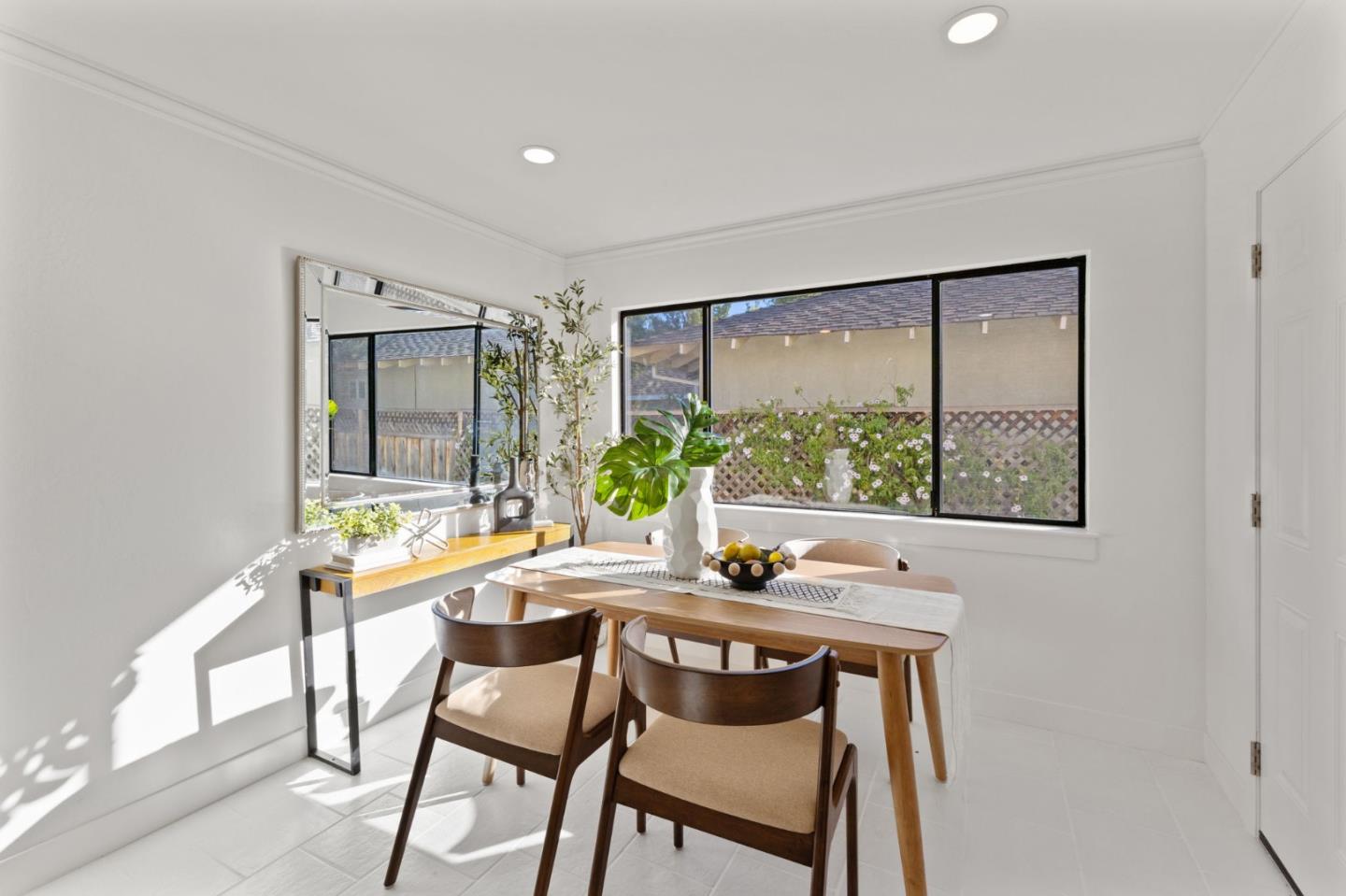 Detail Gallery Image 7 of 37 For 1561 Rose Anna Dr, San Jose,  CA 95118 - 3 Beds | 2 Baths