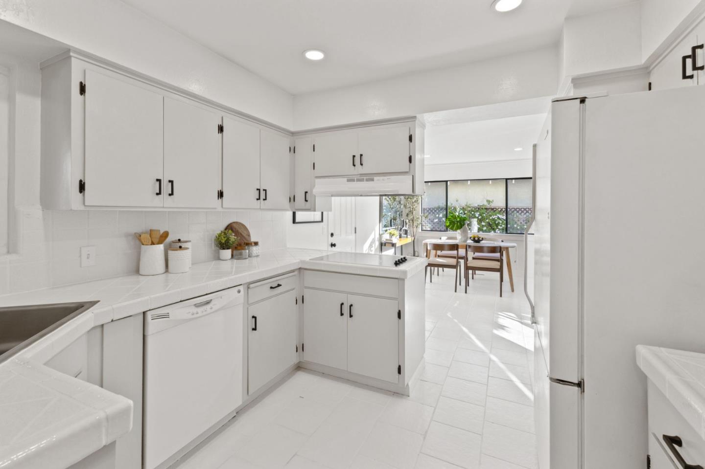 Detail Gallery Image 8 of 37 For 1561 Rose Anna Dr, San Jose,  CA 95118 - 3 Beds | 2 Baths