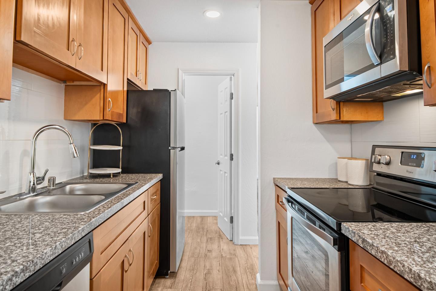 Detail Gallery Image 8 of 31 For 380 Auburn Way #10,  San Jose,  CA 95129 - 2 Beds | 1 Baths