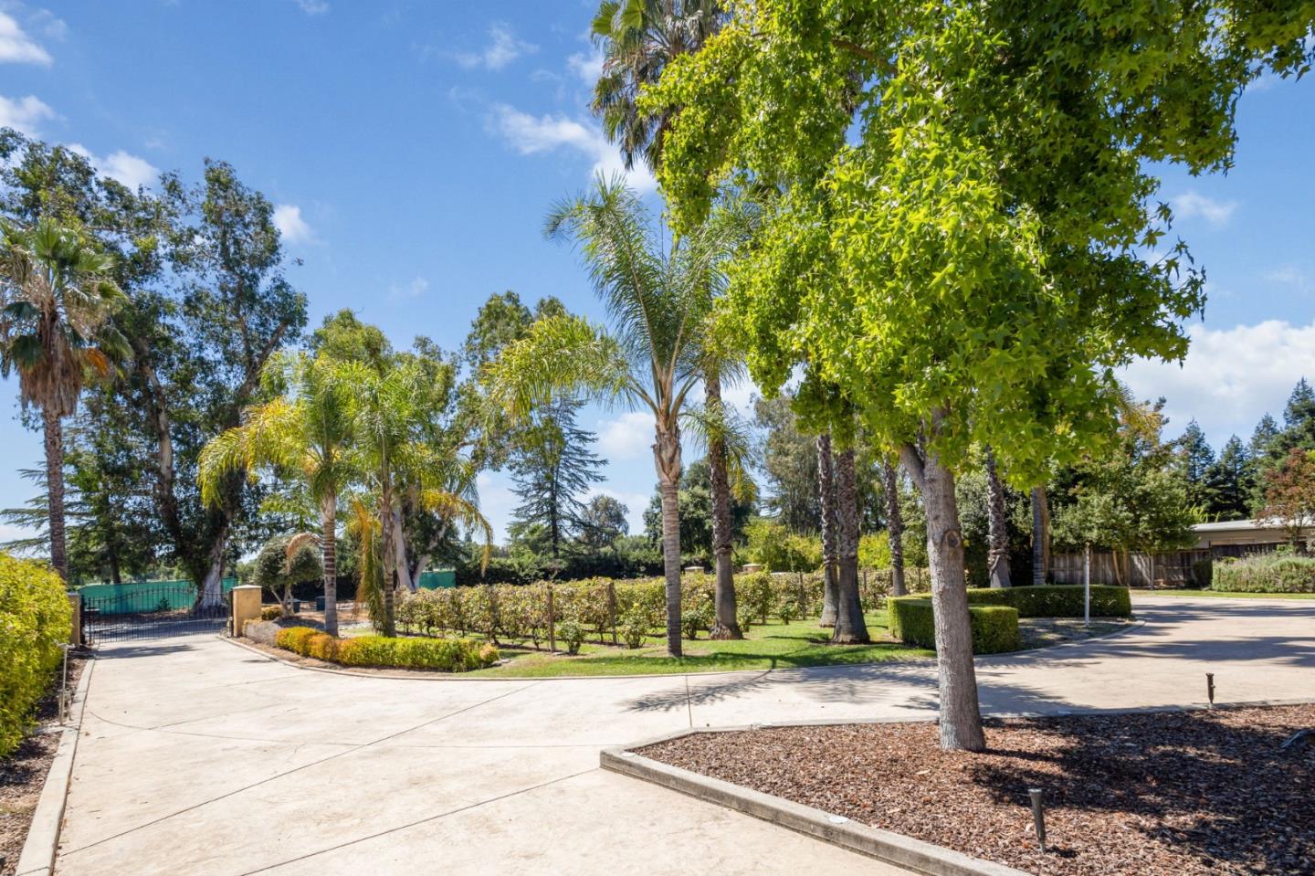 Detail Gallery Image 4 of 66 For 3303 Pope Ave, Sacramento,  CA 95821 - 3 Beds | 3 Baths