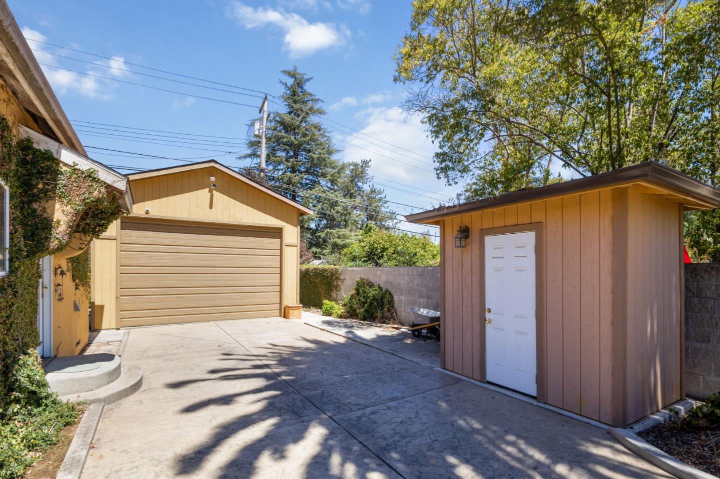 Detail Gallery Image 5 of 66 For 3303 Pope Ave, Sacramento,  CA 95821 - 3 Beds | 3 Baths