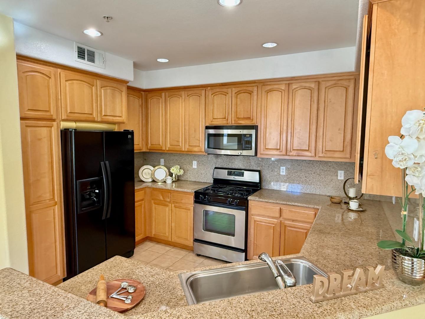 Detail Gallery Image 7 of 19 For 74 Parc Place Dr, Milpitas,  CA 95035 - 3 Beds | 2 Baths