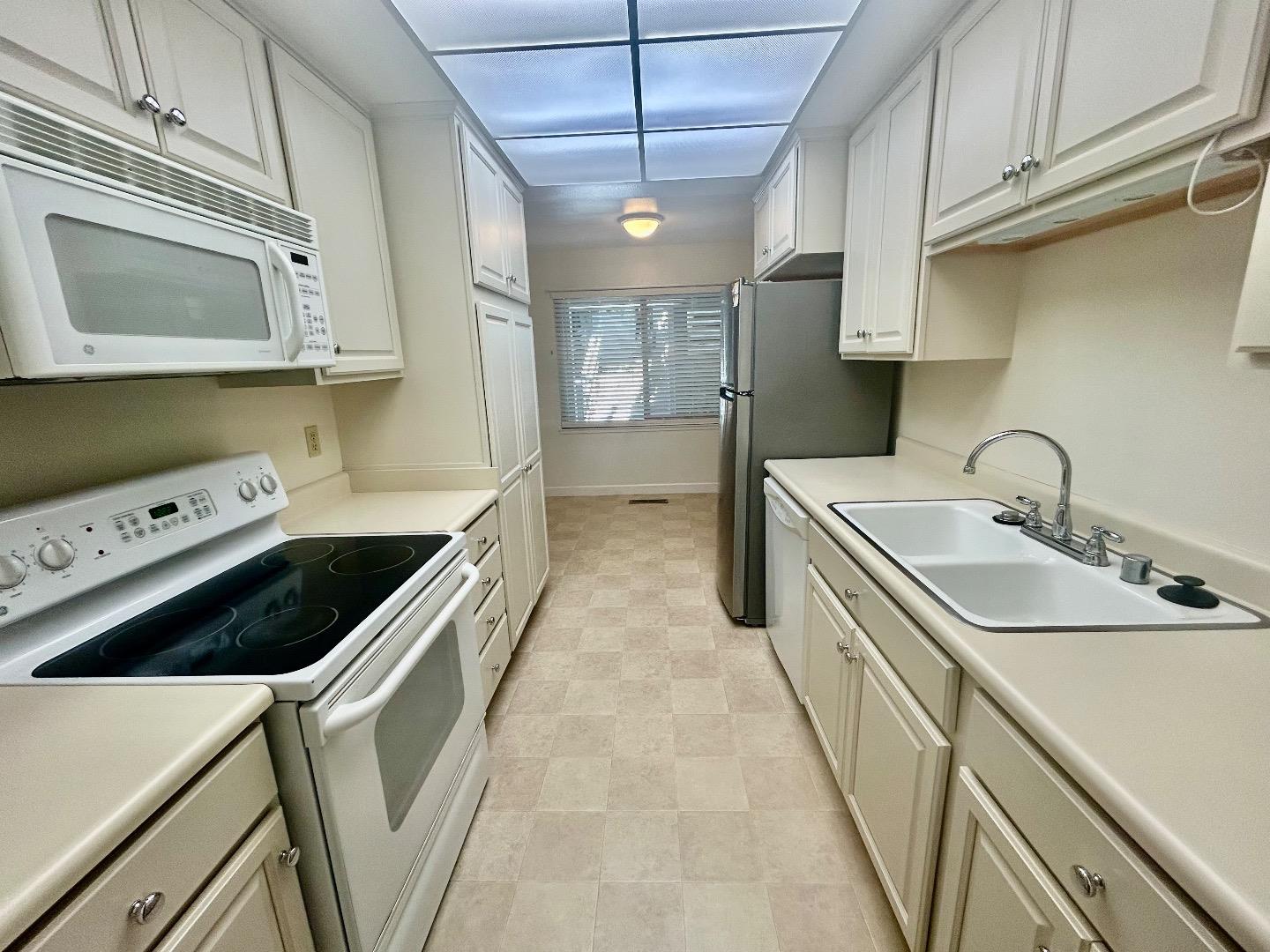 Detail Gallery Image 8 of 34 For 5138 Cribari Pl, San Jose,  CA 95135 - 2 Beds | 2 Baths