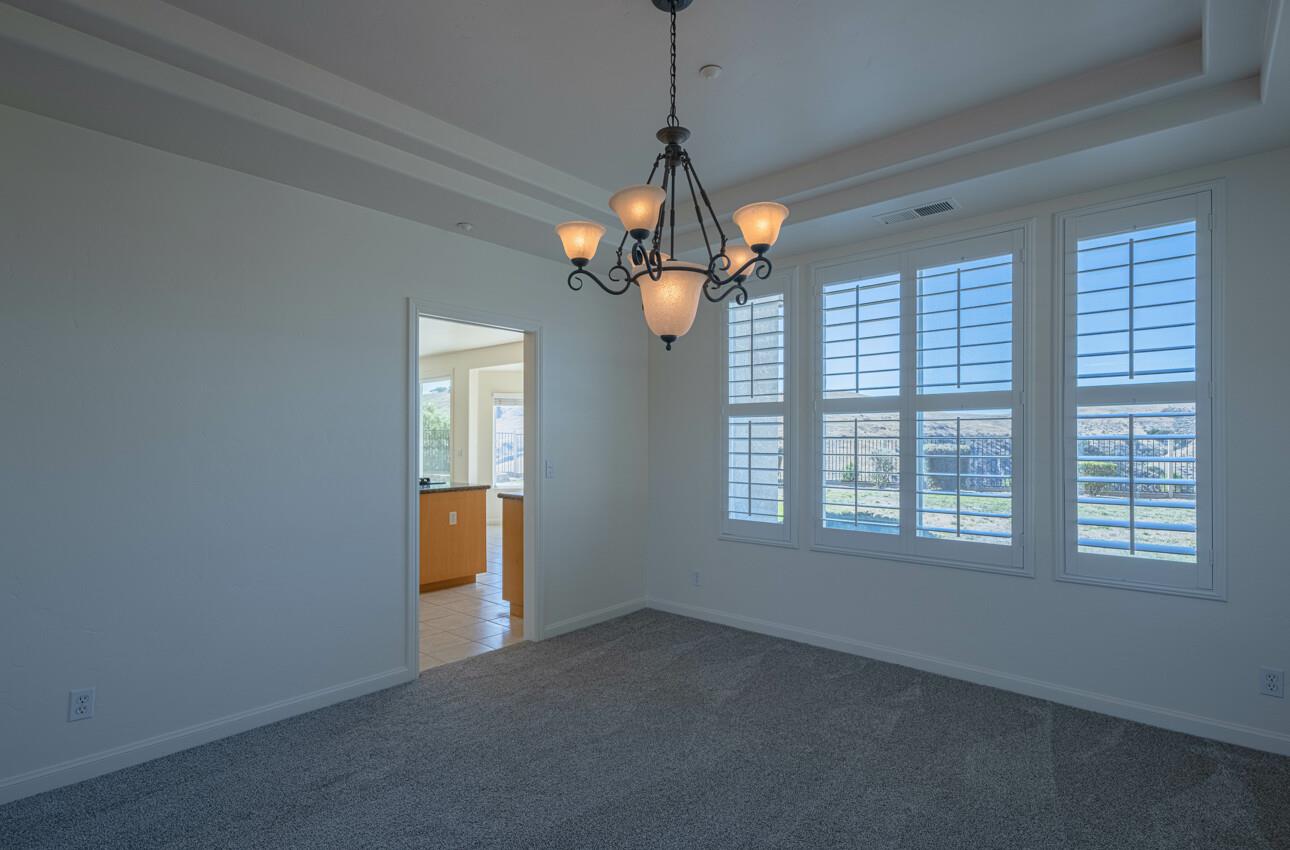 Detail Gallery Image 13 of 65 For 27606 Prestancia Cir, Salinas,  CA 93908 - 5 Beds | 4 Baths