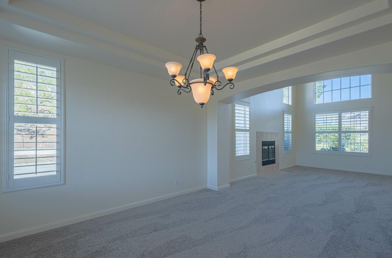 Detail Gallery Image 14 of 65 For 27606 Prestancia Cir, Salinas,  CA 93908 - 5 Beds | 4 Baths