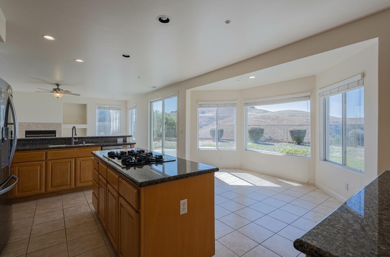 Detail Gallery Image 15 of 65 For 27606 Prestancia Cir, Salinas,  CA 93908 - 5 Beds | 4 Baths