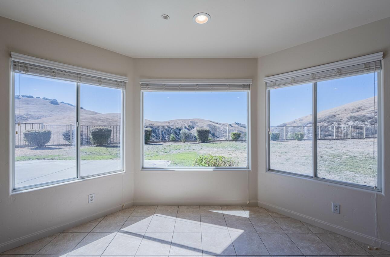 Detail Gallery Image 16 of 65 For 27606 Prestancia Cir, Salinas,  CA 93908 - 5 Beds | 4 Baths