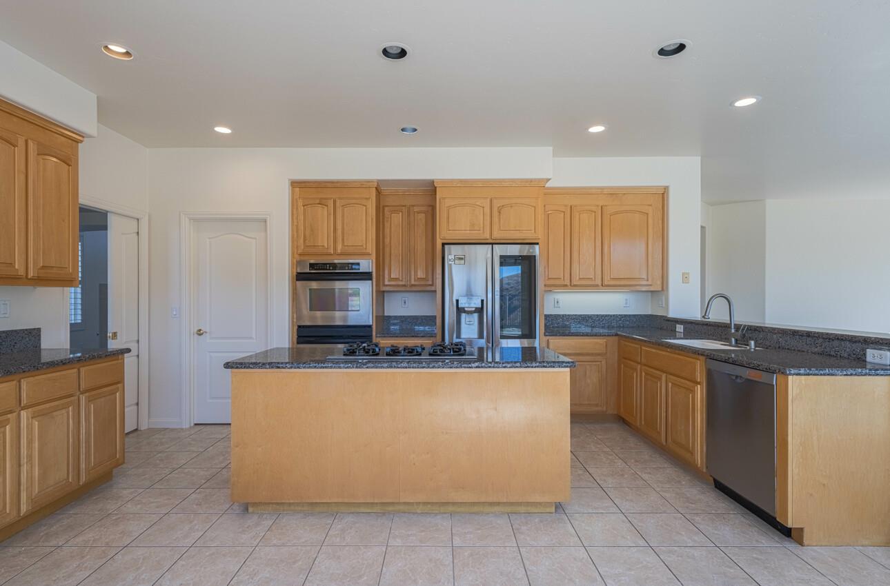 Detail Gallery Image 17 of 65 For 27606 Prestancia Cir, Salinas,  CA 93908 - 5 Beds | 4 Baths