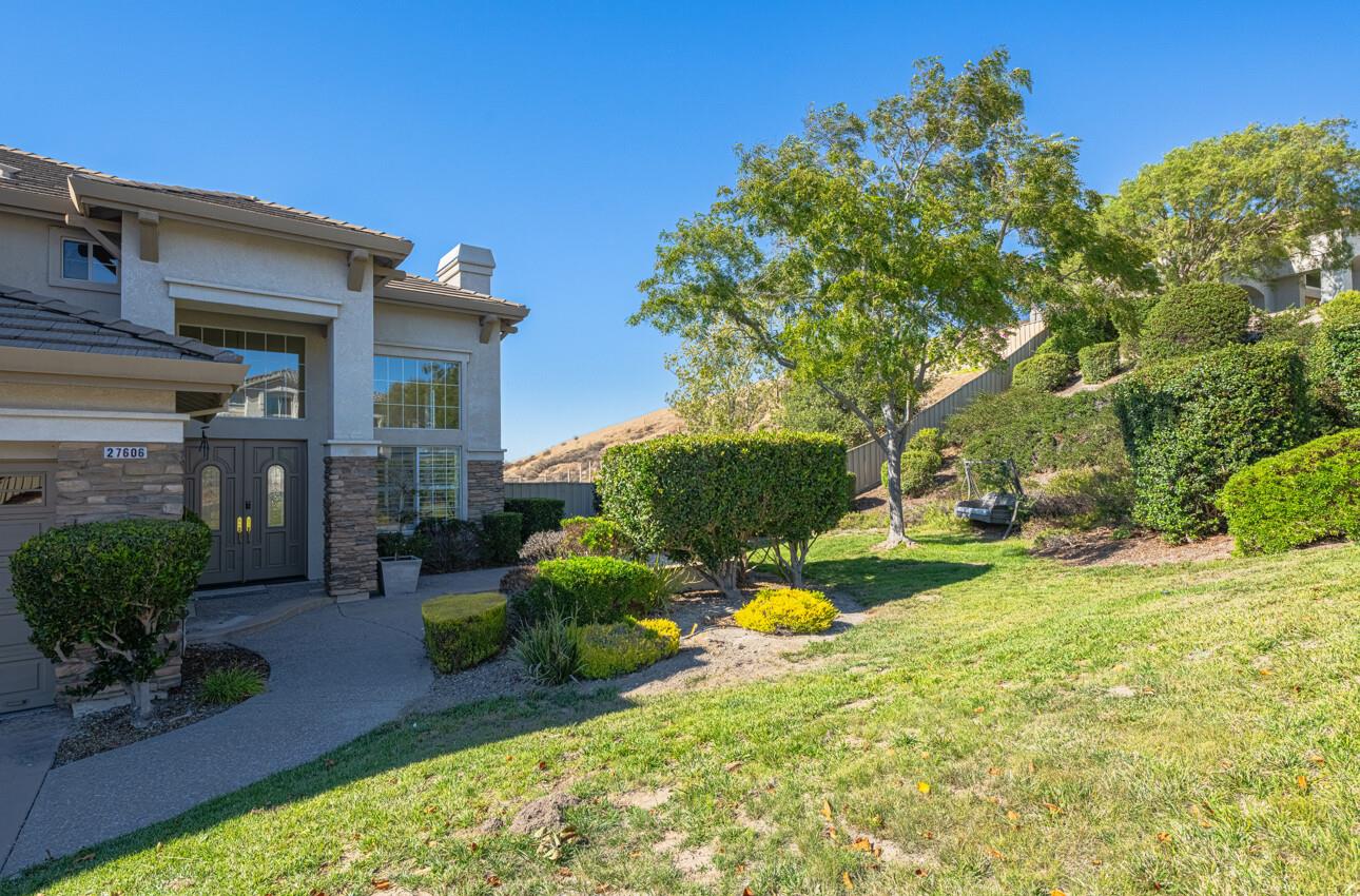 Detail Gallery Image 5 of 65 For 27606 Prestancia Cir, Salinas,  CA 93908 - 5 Beds | 4 Baths