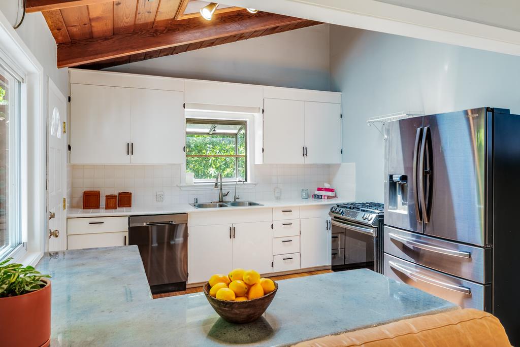 Detail Gallery Image 10 of 38 For 620 Knoll Way, Felton,  CA 95018 - 3 Beds | 2 Baths