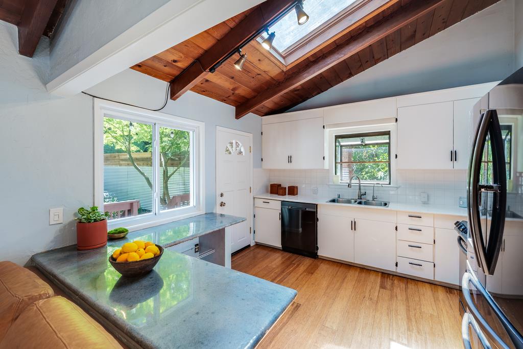 Detail Gallery Image 8 of 38 For 620 Knoll Way, Felton,  CA 95018 - 3 Beds | 2 Baths