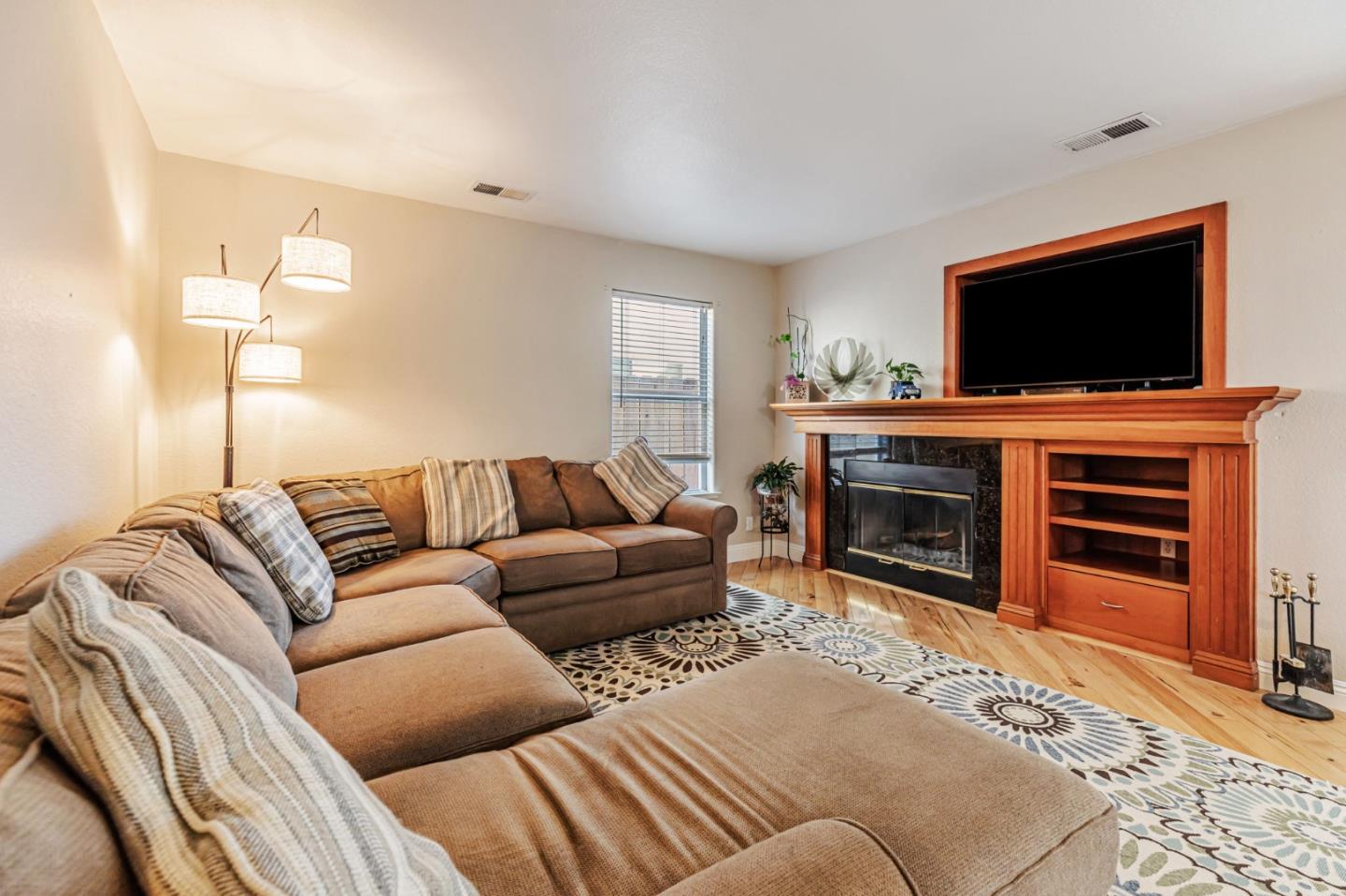 Detail Gallery Image 11 of 48 For 780 Le Mans Dr, Hollister,  CA 95023 - 4 Beds | 2/1 Baths