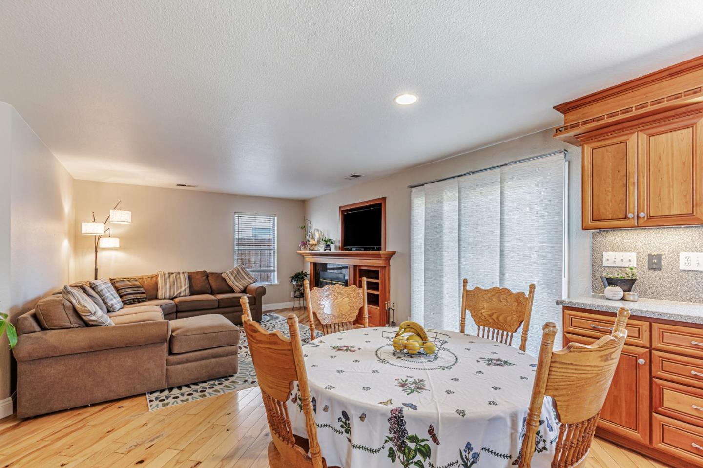 Detail Gallery Image 9 of 48 For 780 Le Mans Dr, Hollister,  CA 95023 - 4 Beds | 2/1 Baths