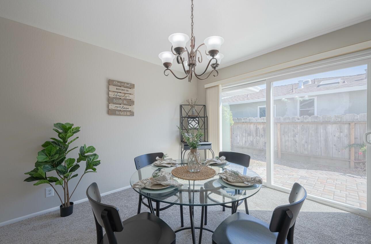 Detail Gallery Image 13 of 41 For 1244 La Mirada Dr, Salinas,  CA 93901 - 3 Beds | 2 Baths