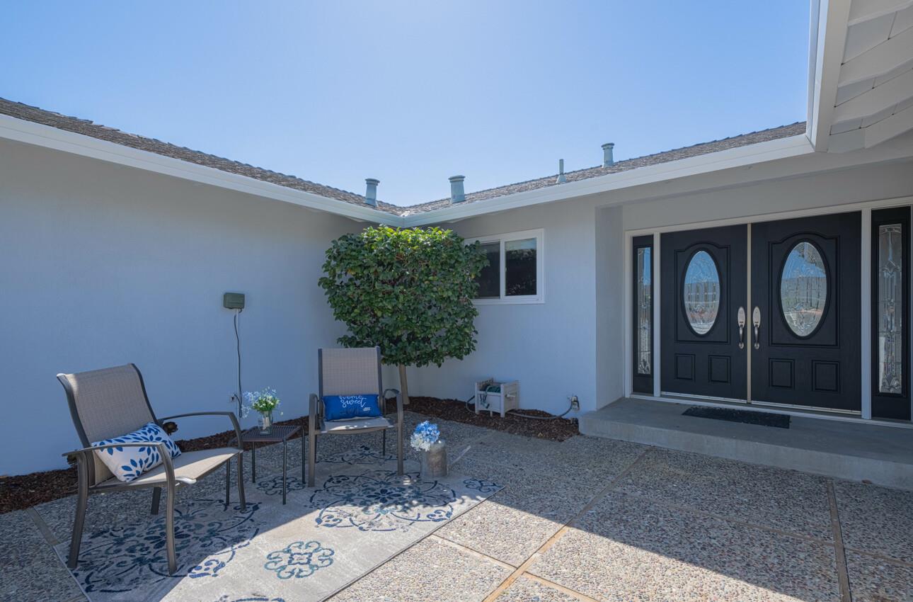 Detail Gallery Image 3 of 41 For 1244 La Mirada Dr, Salinas,  CA 93901 - 3 Beds | 2 Baths