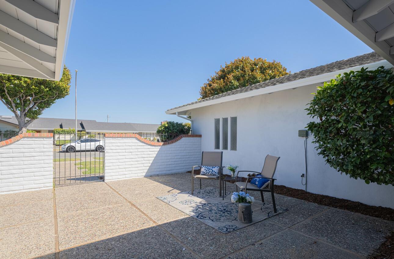 Detail Gallery Image 4 of 41 For 1244 La Mirada Dr, Salinas,  CA 93901 - 3 Beds | 2 Baths