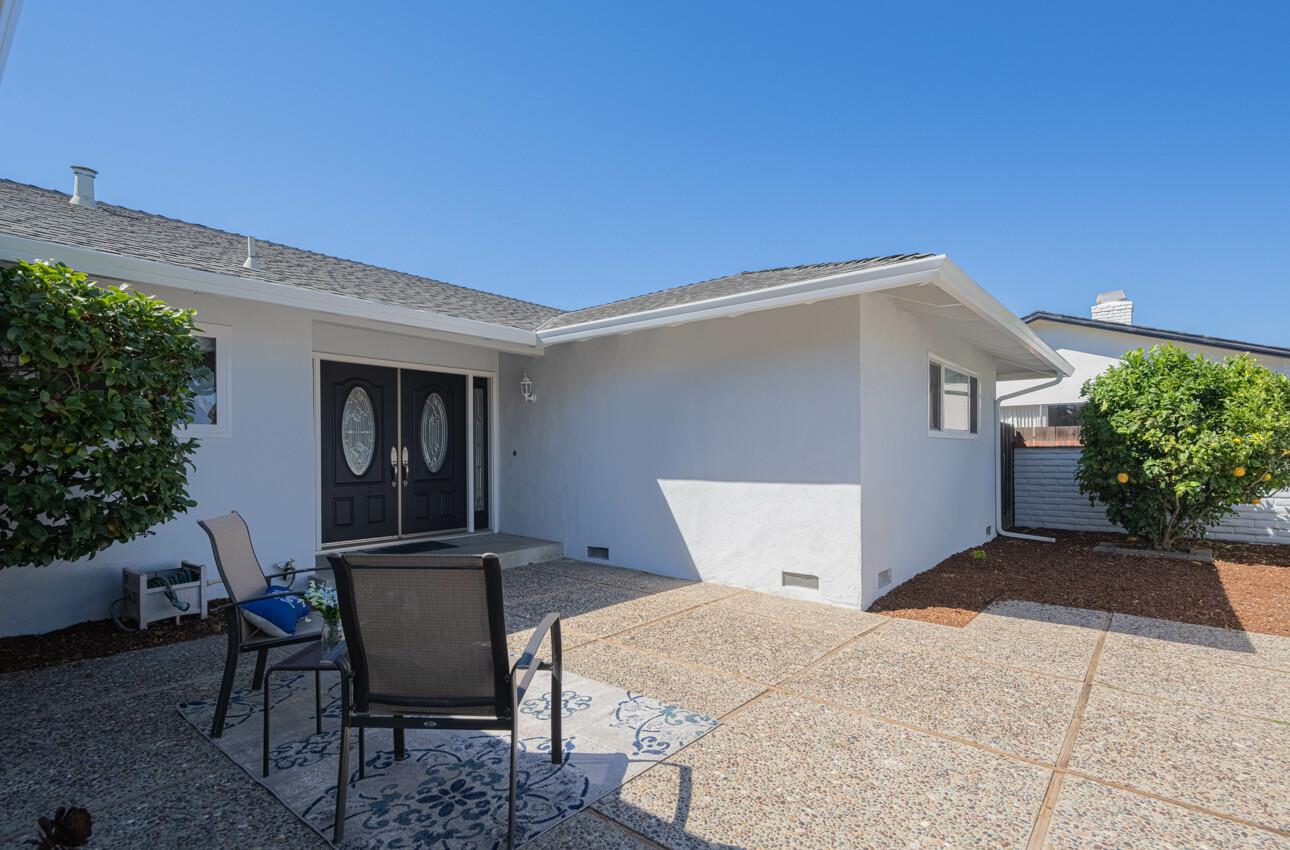 Detail Gallery Image 5 of 41 For 1244 La Mirada Dr, Salinas,  CA 93901 - 3 Beds | 2 Baths