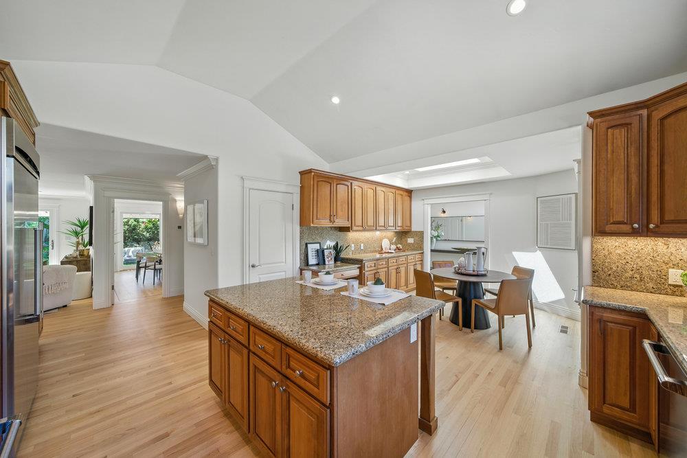Detail Gallery Image 10 of 30 For 2008 Crist Dr, Los Altos,  CA 94024 - 4 Beds | 2/2 Baths