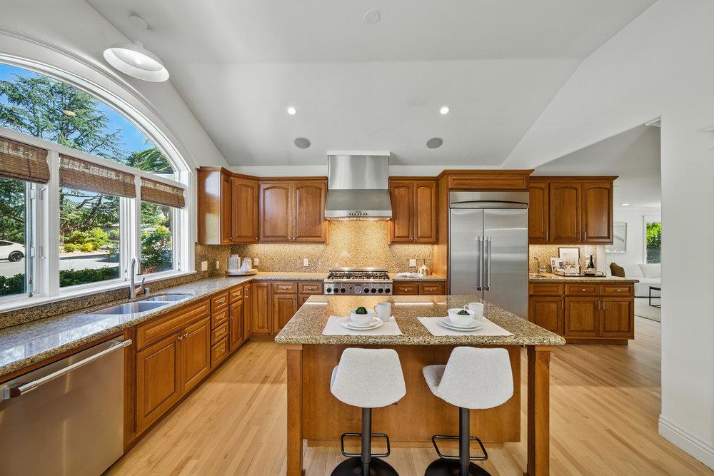 Detail Gallery Image 11 of 30 For 2008 Crist Dr, Los Altos,  CA 94024 - 4 Beds | 2/2 Baths