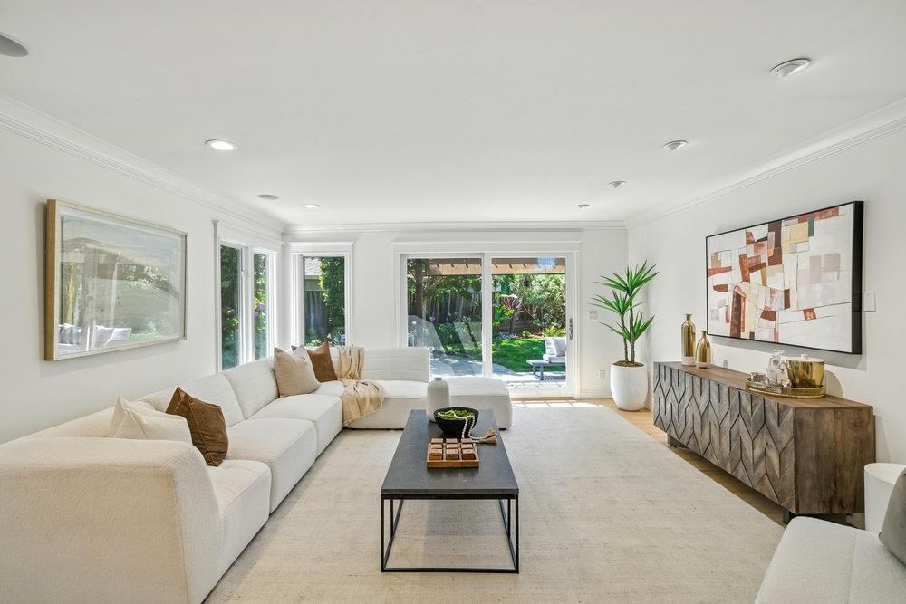 Detail Gallery Image 12 of 30 For 2008 Crist Dr, Los Altos,  CA 94024 - 4 Beds | 2/2 Baths