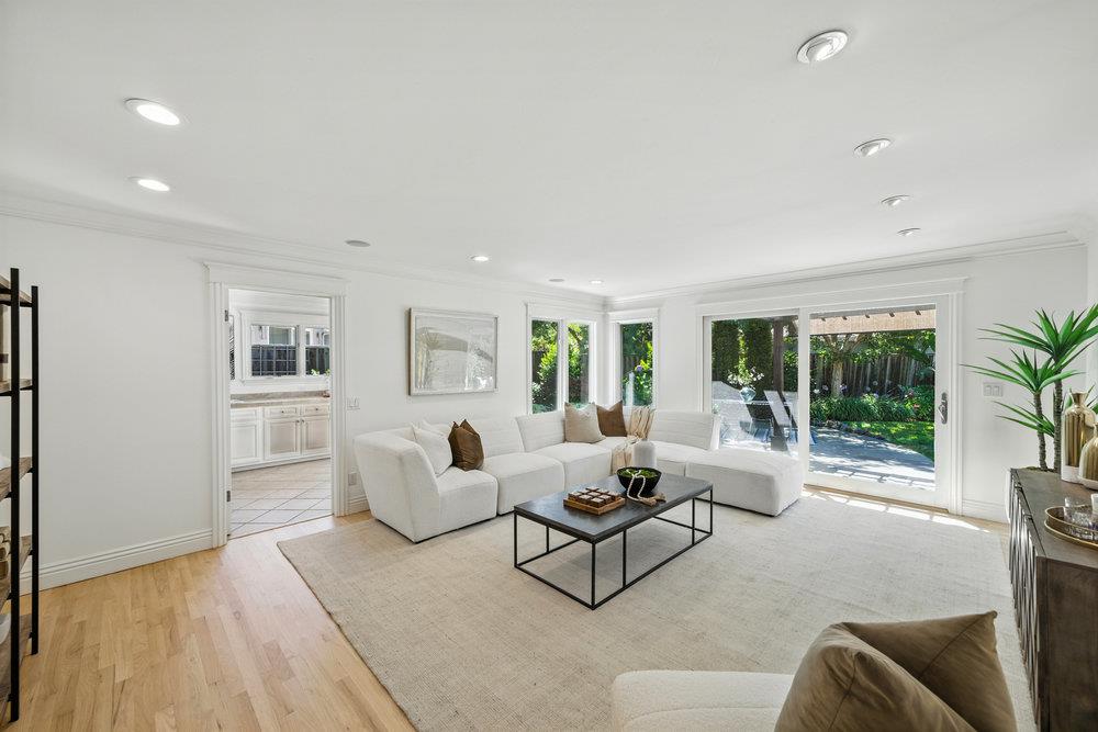 Detail Gallery Image 13 of 30 For 2008 Crist Dr, Los Altos,  CA 94024 - 4 Beds | 2/2 Baths