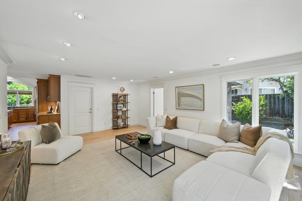 Detail Gallery Image 14 of 30 For 2008 Crist Dr, Los Altos,  CA 94024 - 4 Beds | 2/2 Baths