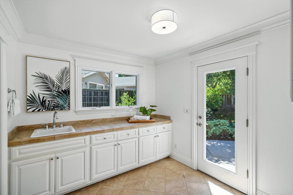 Detail Gallery Image 15 of 30 For 2008 Crist Dr, Los Altos,  CA 94024 - 4 Beds | 2/2 Baths