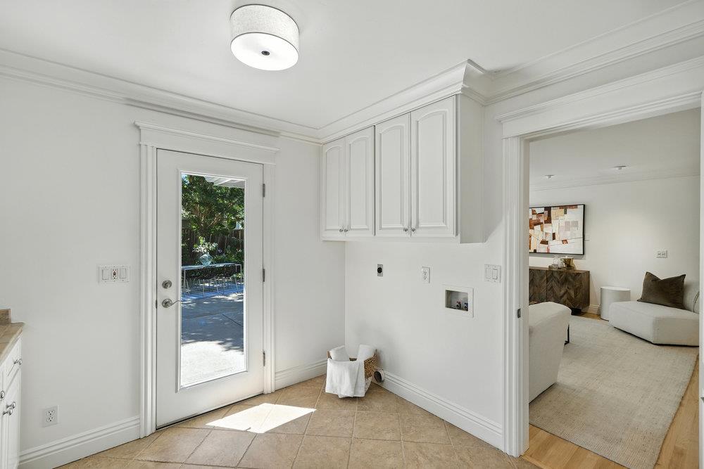 Detail Gallery Image 16 of 30 For 2008 Crist Dr, Los Altos,  CA 94024 - 4 Beds | 2/2 Baths