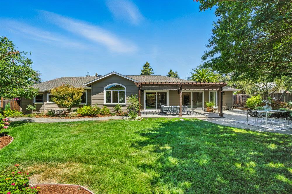 Detail Gallery Image 26 of 30 For 2008 Crist Dr, Los Altos,  CA 94024 - 4 Beds | 2/2 Baths