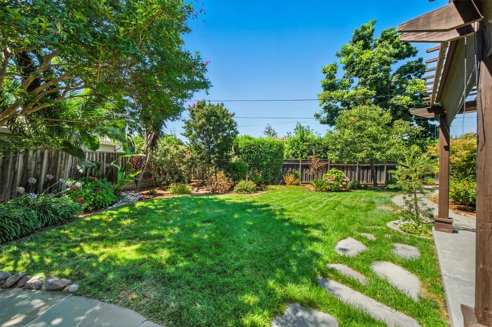 Detail Gallery Image 28 of 30 For 2008 Crist Dr, Los Altos,  CA 94024 - 4 Beds | 2/2 Baths